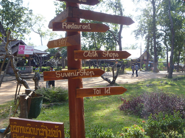 Sign post - where is the Toi Let and Suvenir Shop?