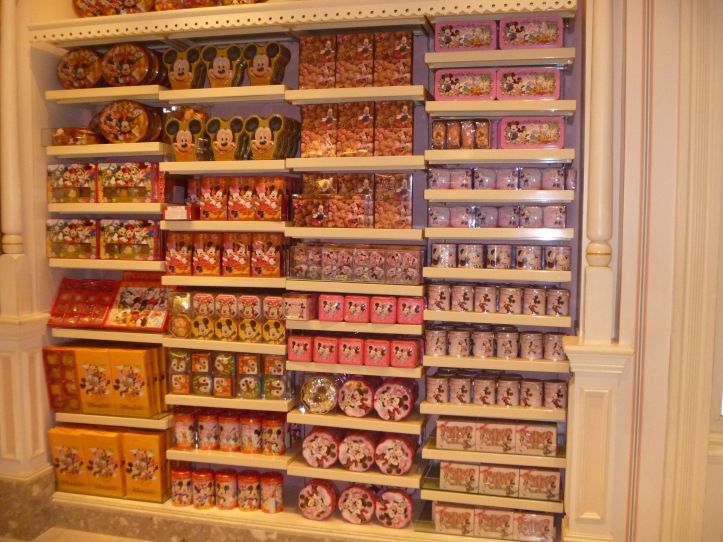 Tins with snacks, biscuits and sweets