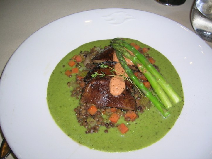 Portobello mushrooms in green pea puree with brown lentils