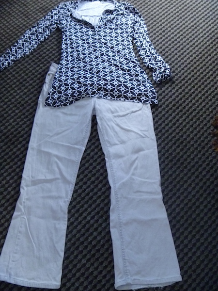 Grey jeans which I most likely will use for the long flights matched with a wear-once-and-leave patterned tunic - most likely will wear this in the evening for dinner